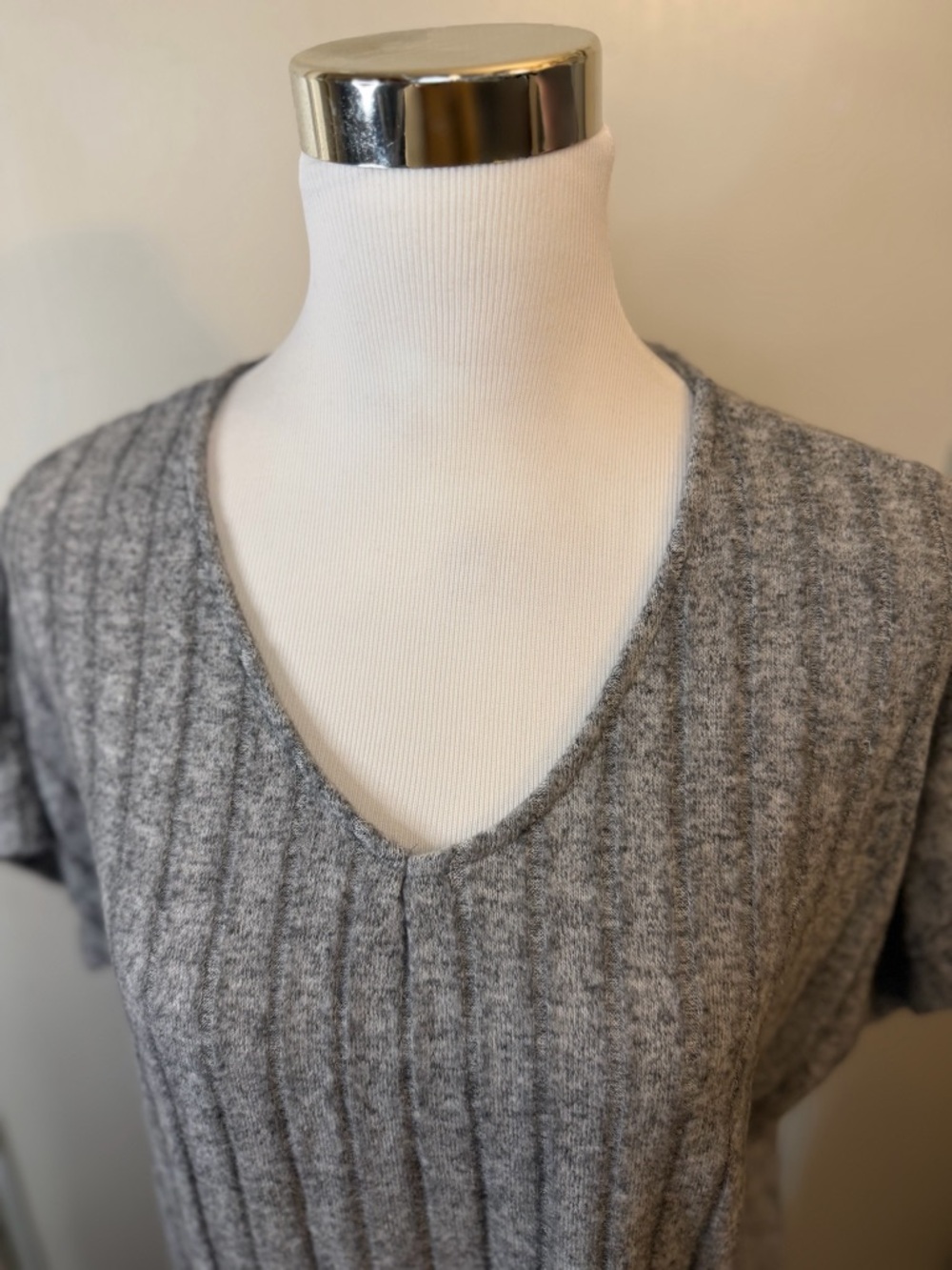 NWOT Grey Ribbed Top - Picture 4 of 12